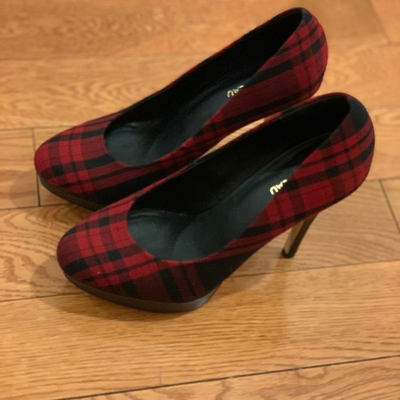 Red Plaid stilettos - Picture 3 of 4